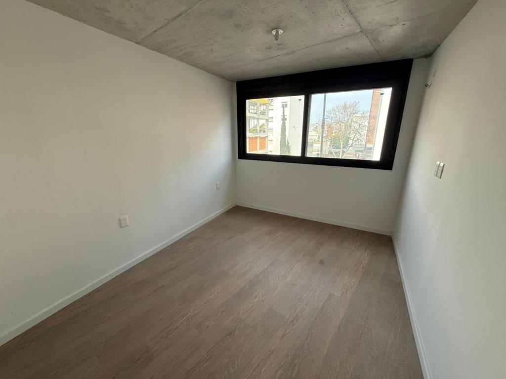 Alquiler apartamento 1 dormitorio a estrenar en Cordón Sur. Garage opcional.