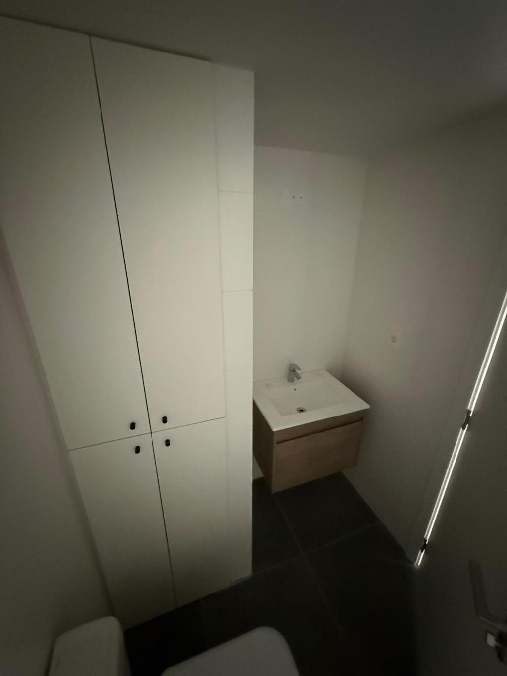 Alquiler apartamento 1 dormitorio a estrenar en Cordón Sur. Garage opcional.