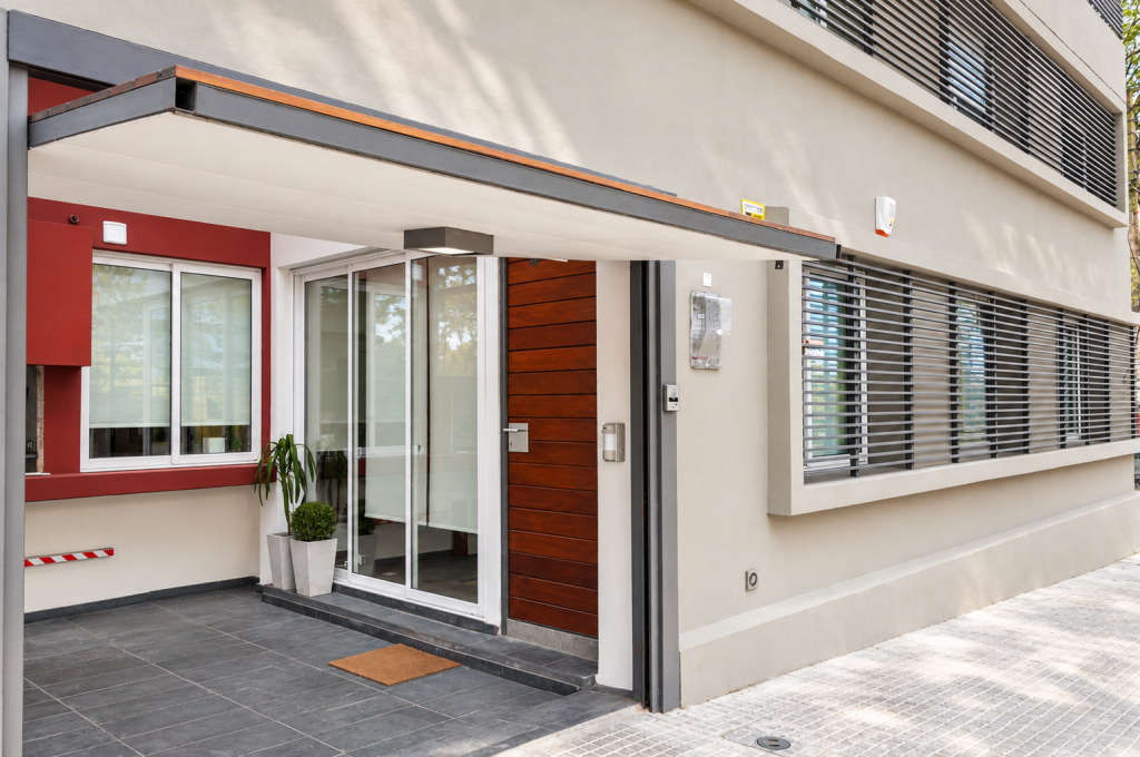 Venta de casa de 3 dormitorios, 3 baños, parrillero y garage en Pocitos.