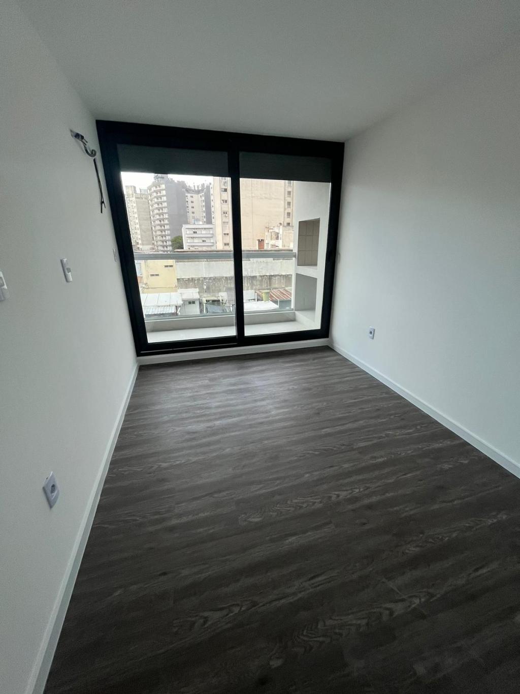 Alquiler apartamento 1 domitorio con parrillero propio.