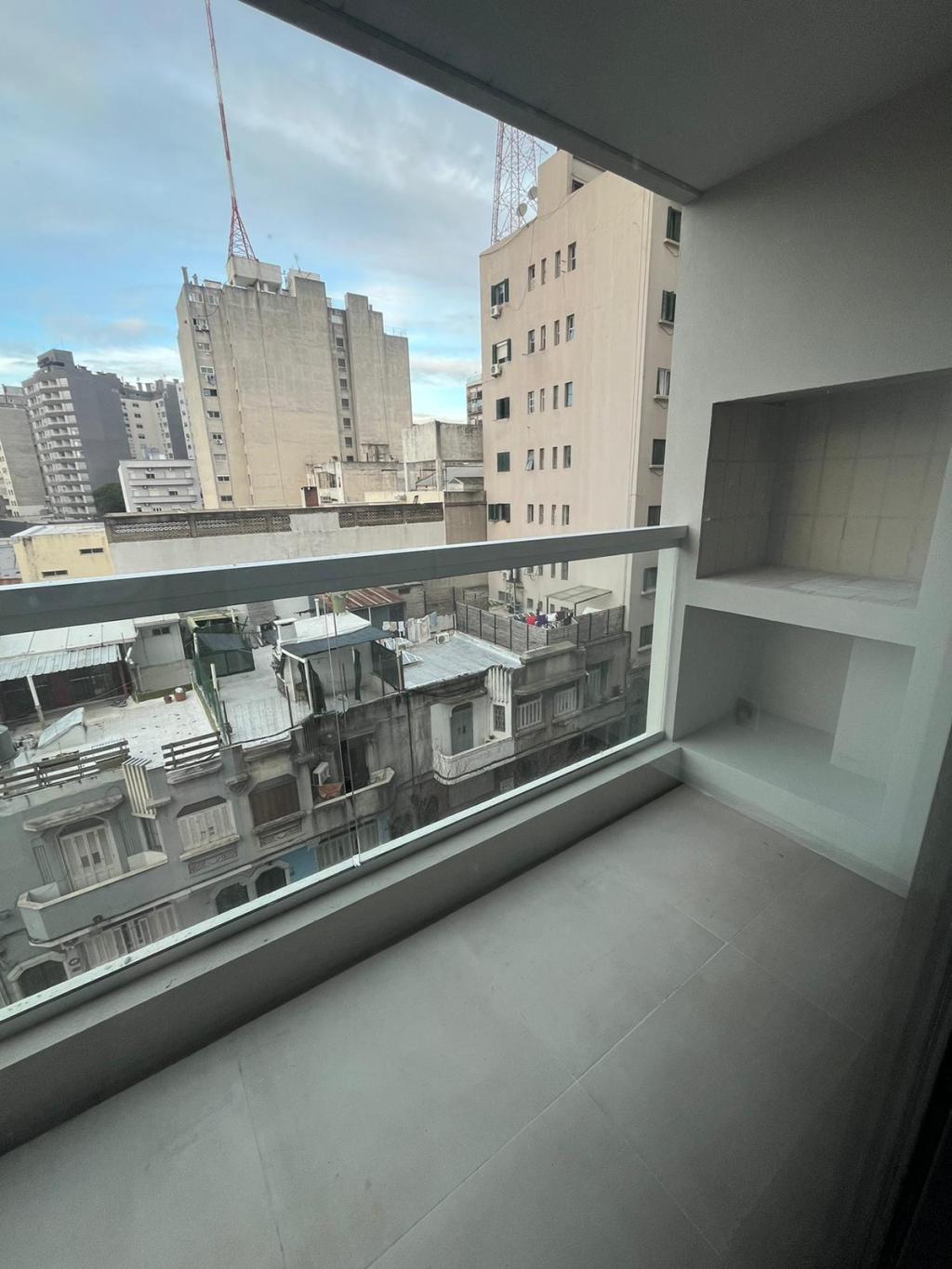 Alquiler apartamento 1 domitorio con parrillero propio.