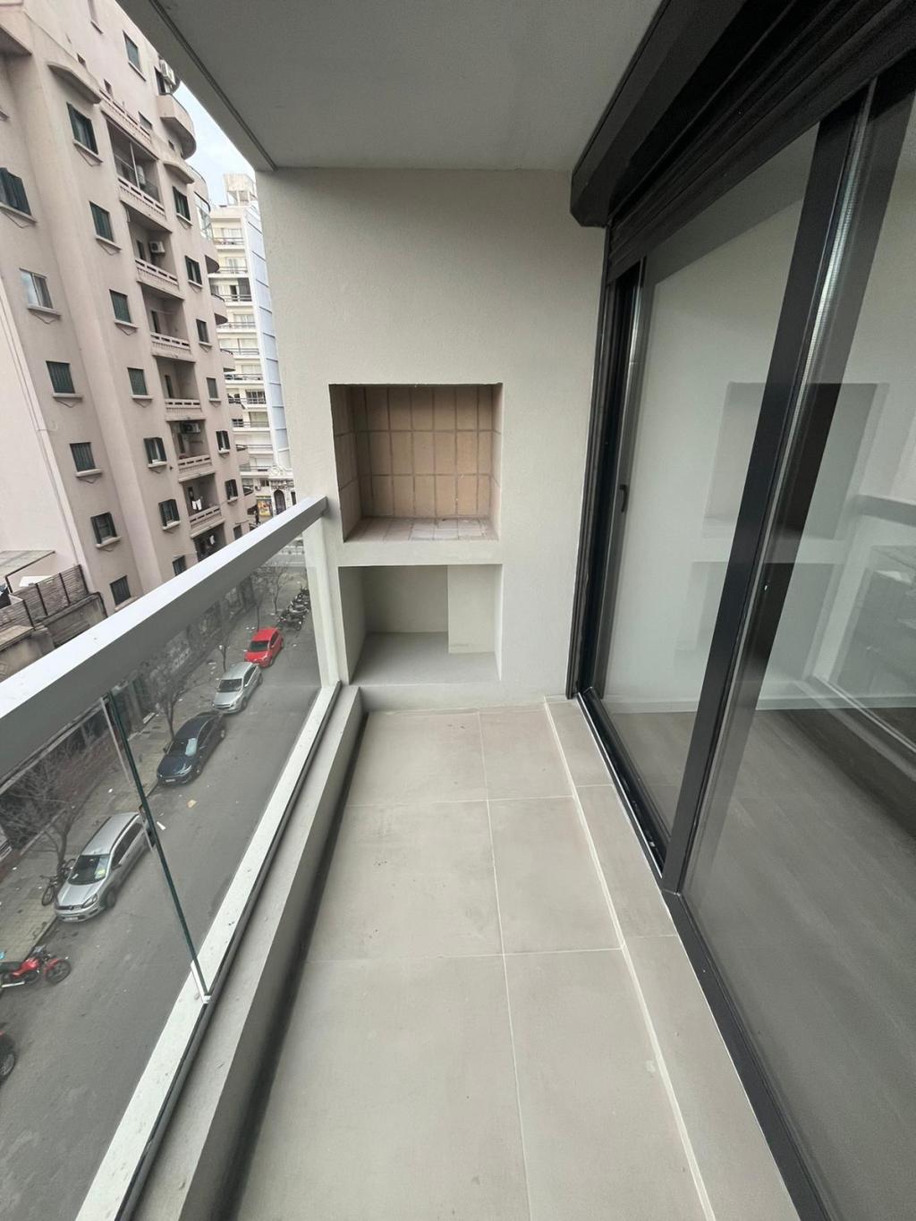 Alquiler apartamento 1 domitorio con parrillero propio.