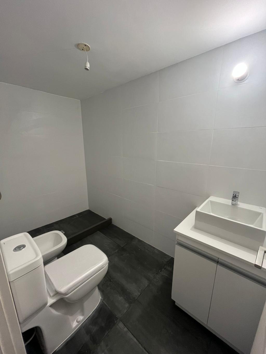 Alquiler apartamento 1 domitorio con parrillero propio.