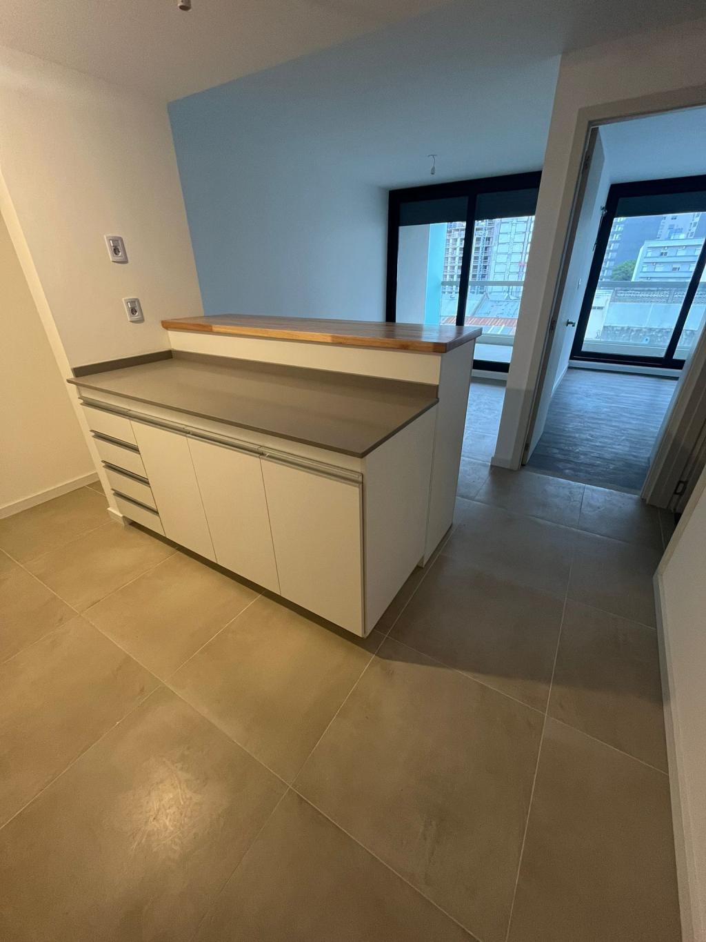 Alquiler apartamento 1 domitorio con parrillero propio.