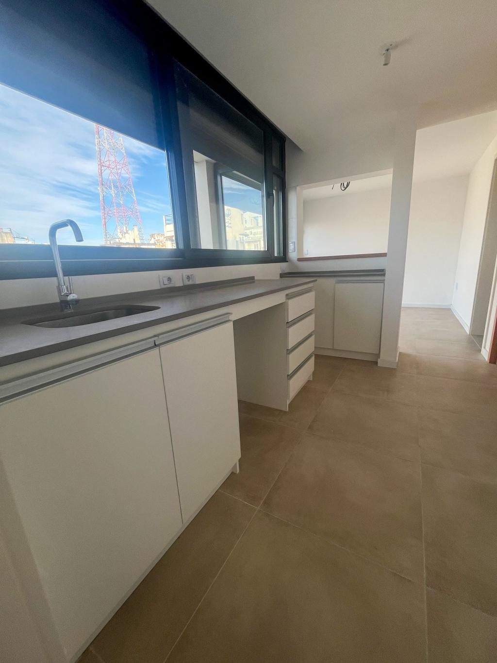 ALQUILER APARTAMENTO 1 DORMITORIO en TRES CRUCES - CON PARRILLERO PROPIO