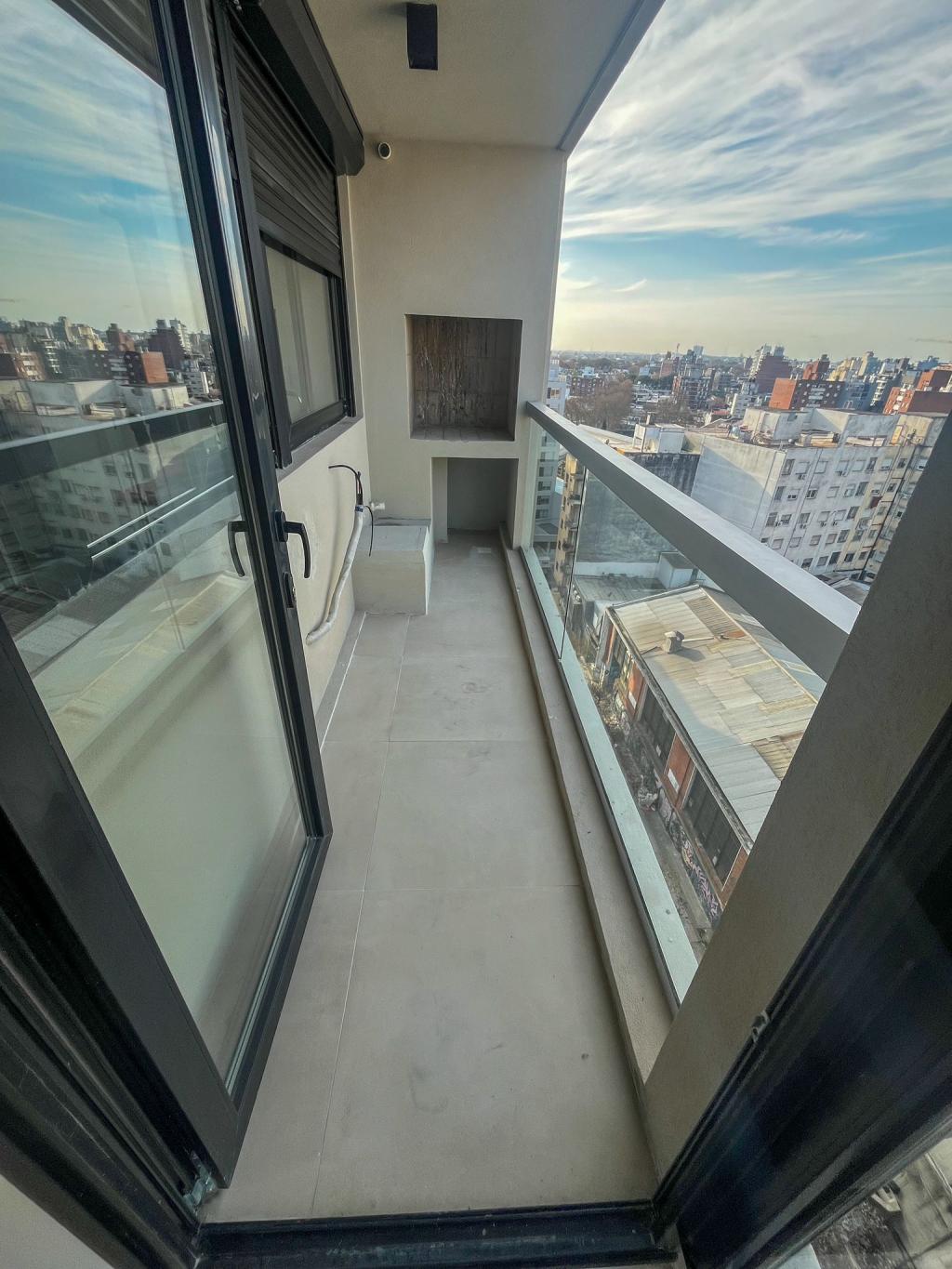 ALQUILER APARTAMENTO 1 DORMITORIO en TRES CRUCES - CON PARRILLERO PROPIO