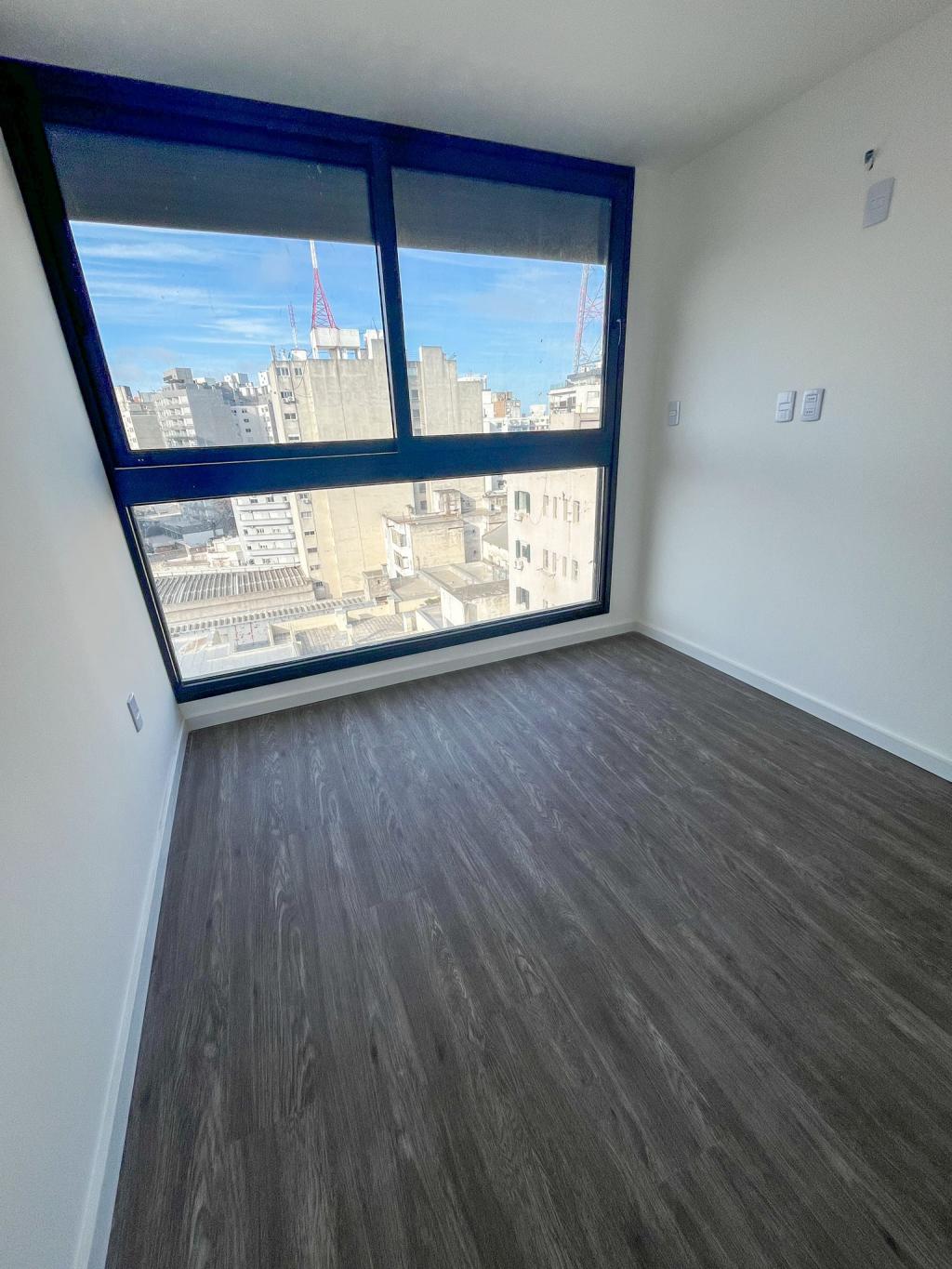 ALQUILER APARTAMENTO 1 DORMITORIO en TRES CRUCES - CON PARRILLERO PROPIO