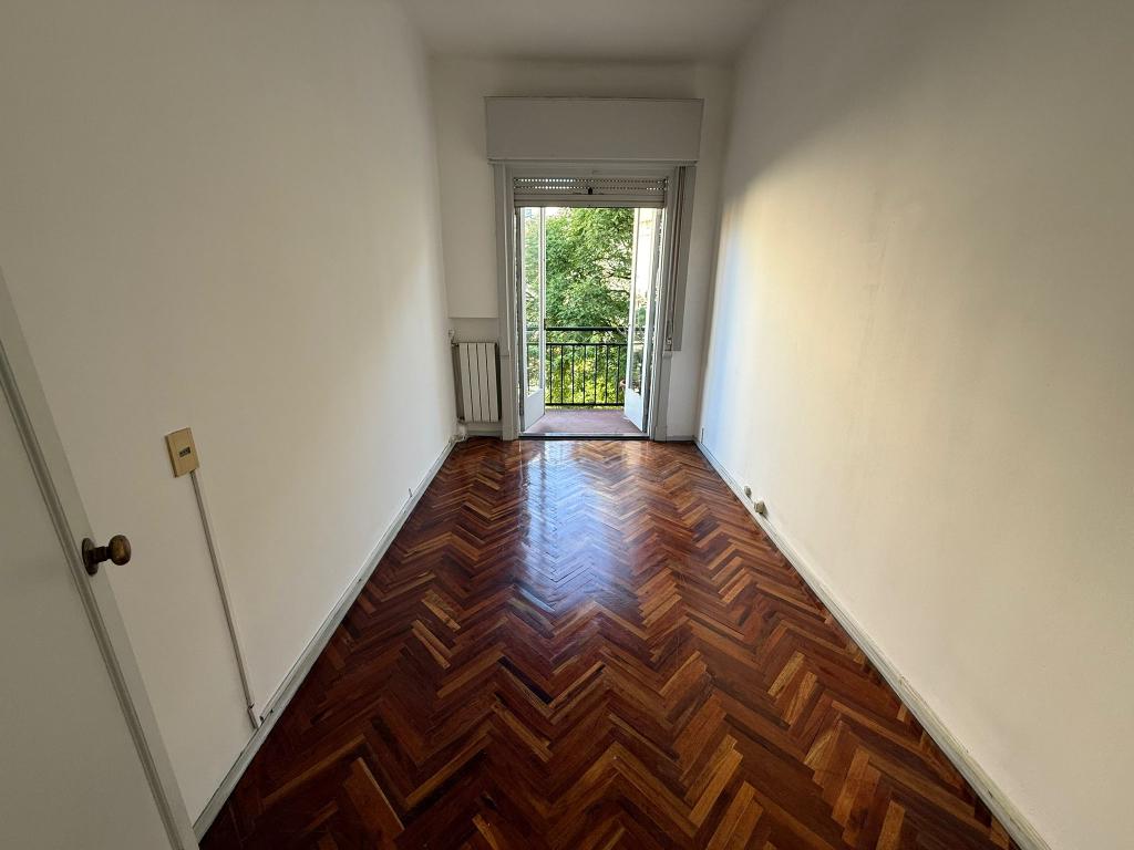 Venta de apartamento de 4 dormitorios en Pocitos.