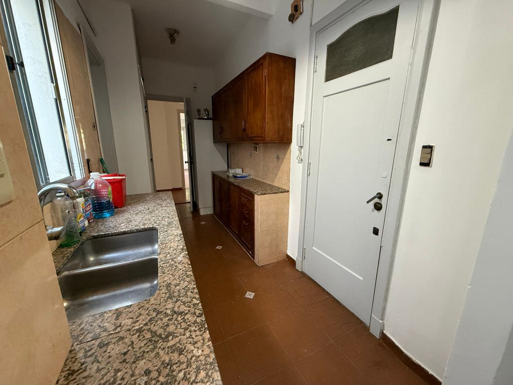 Venta de apartamento de 4 dormitorios en Pocitos.
