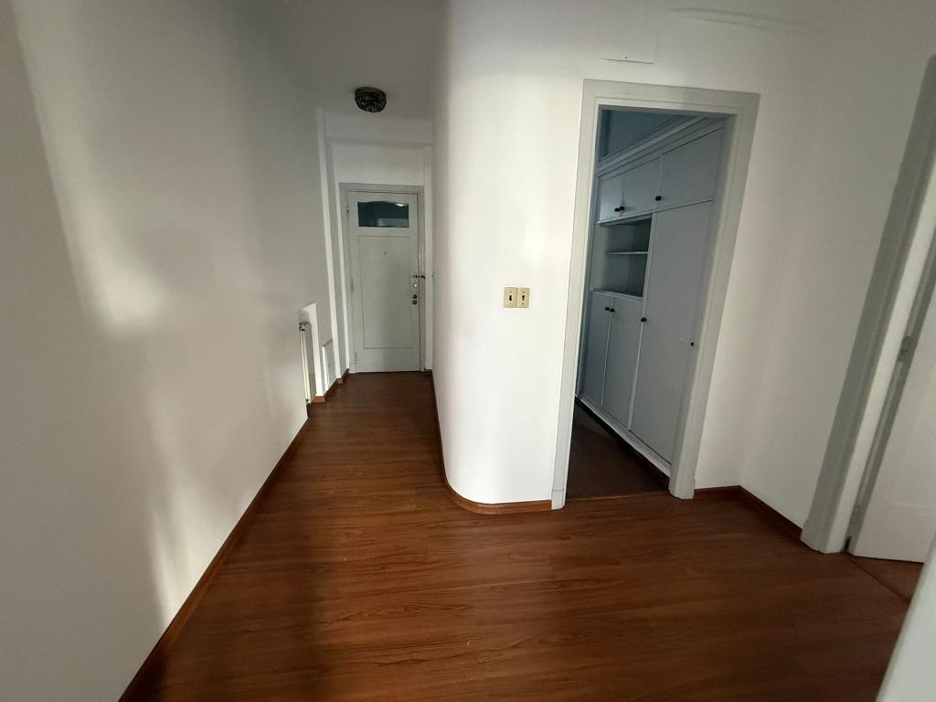 Venta de apartamento de 4 dormitorios en Pocitos.