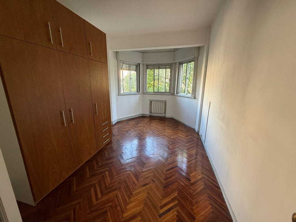 Venta de apartamento de 4 dormitorios en Pocitos.