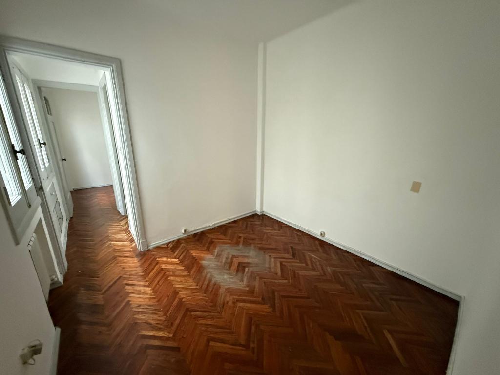 Venta de apartamento de 4 dormitorios en Pocitos.
