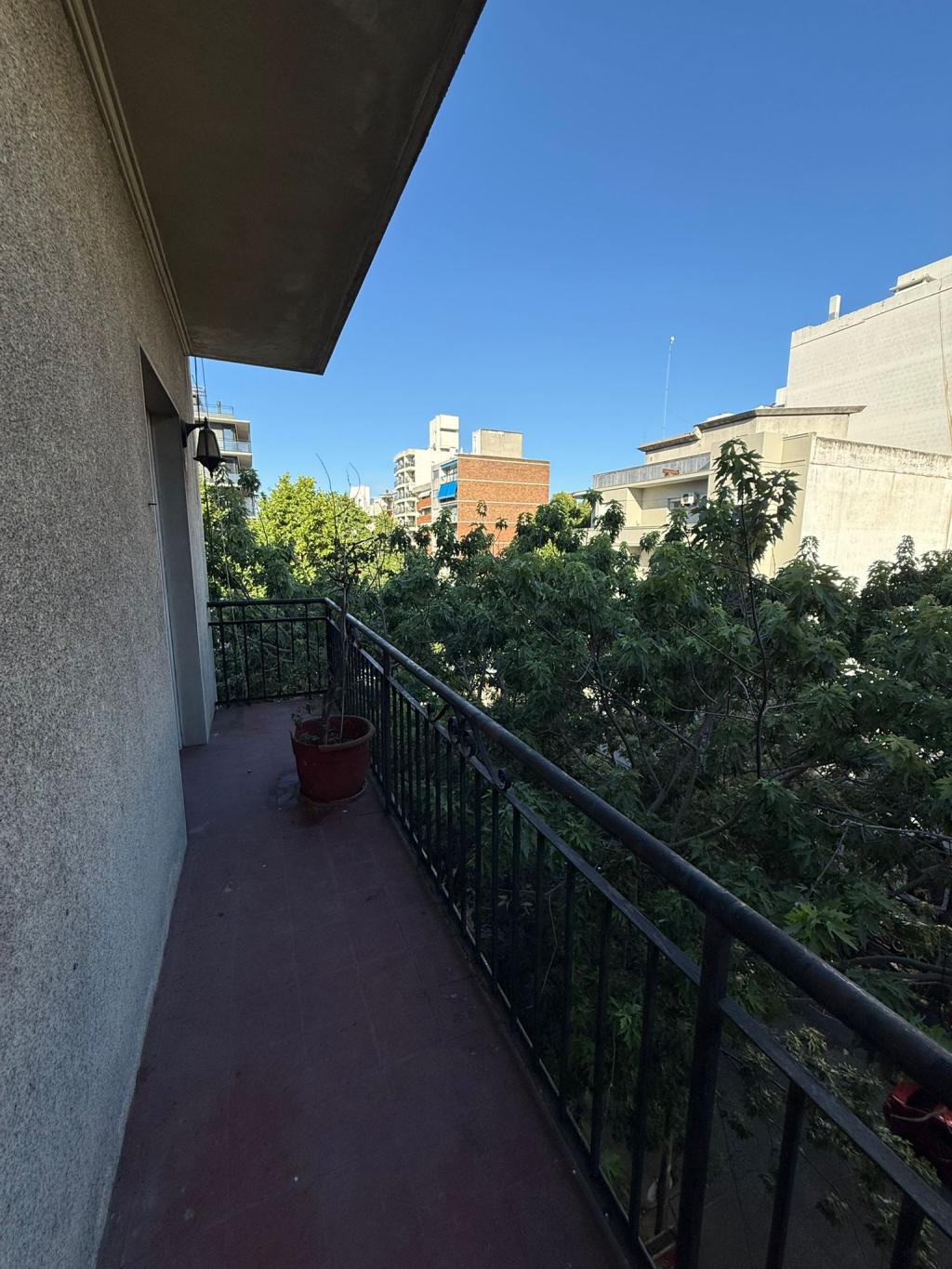 Venta de apartamento de 4 dormitorios en Pocitos.