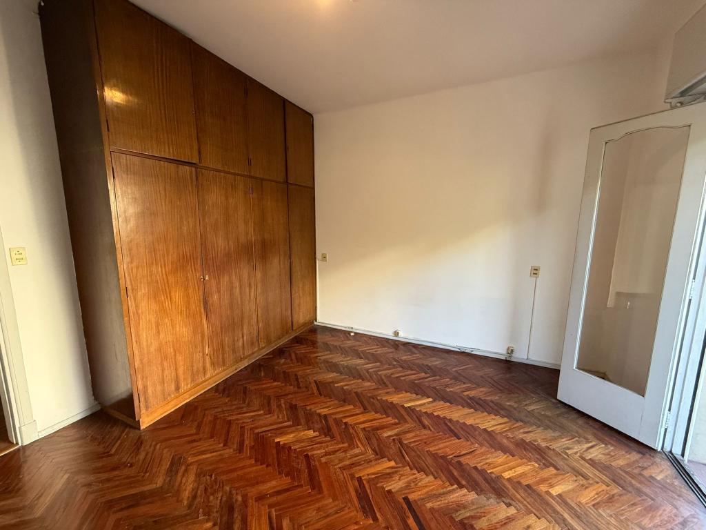 Venta de apartamento de 4 dormitorios en Pocitos.