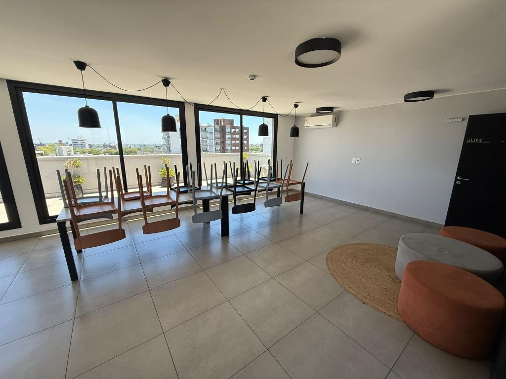 Venta monoambiente al frente y con balcón en La Blanqueada. Con renta.