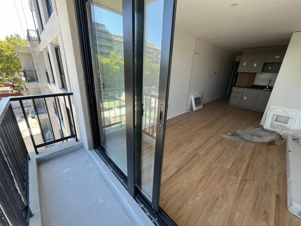 Venta de monoambiente a estrenar en Cordón Sur.