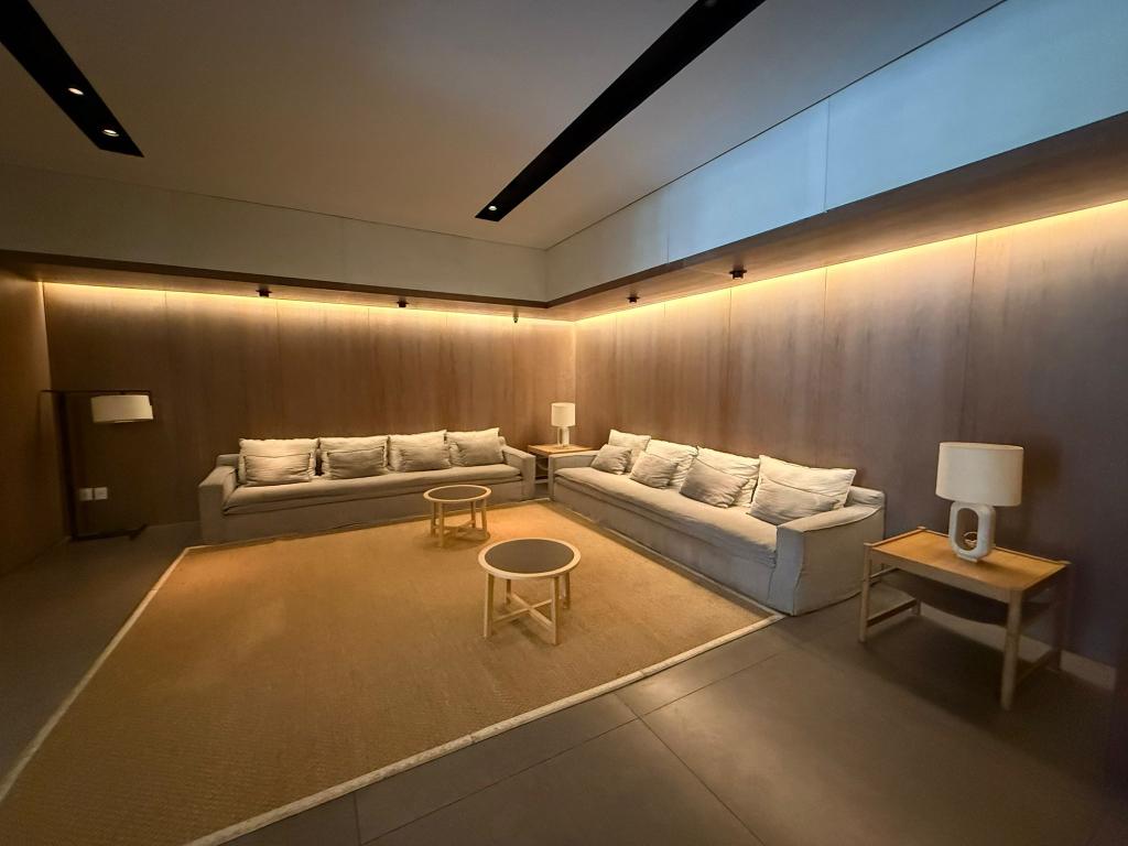 Venta de penthouse 2 dormitorios, parrillero y garage doble en Punta Carretas.