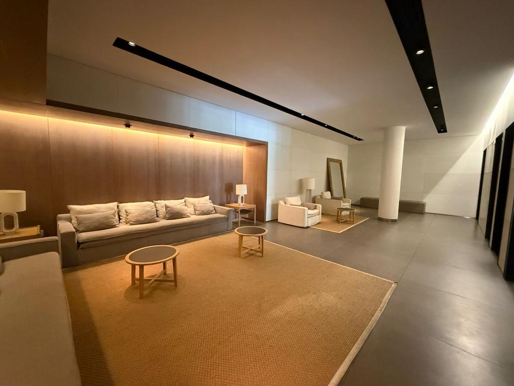 Venta de penthouse 2 dormitorios, parrillero y garage doble en Punta Carretas.