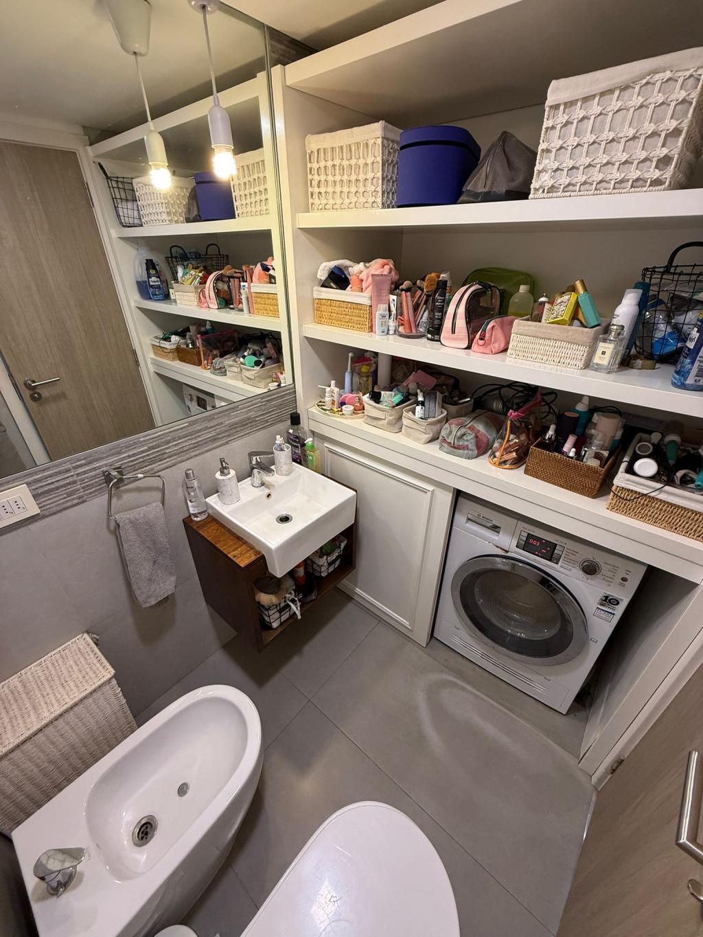 Venta de penthouse 2 dormitorios, parrillero y garage doble en Punta Carretas.