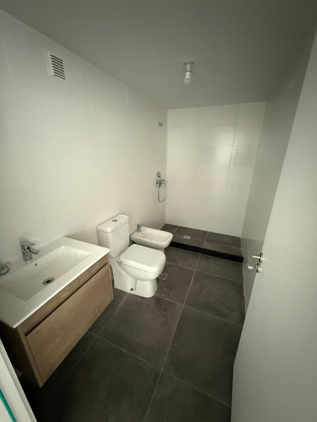 Alquiler apartamento 1 dormitorio a estrenar en Cordón Sur.