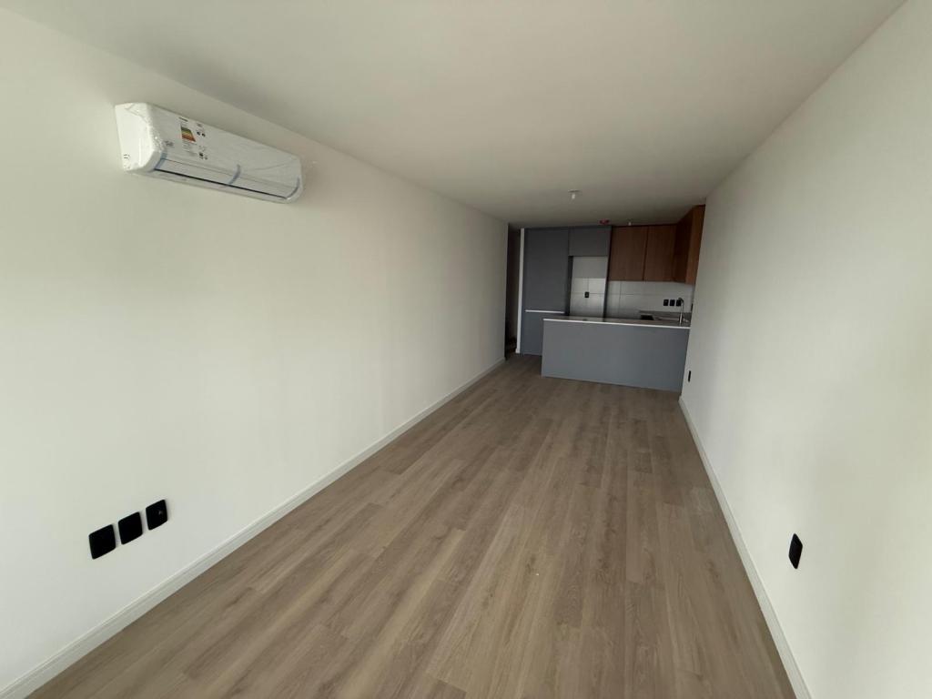 Alquiler apartamento 2 dormitorios con patio y en La Blanqueada.