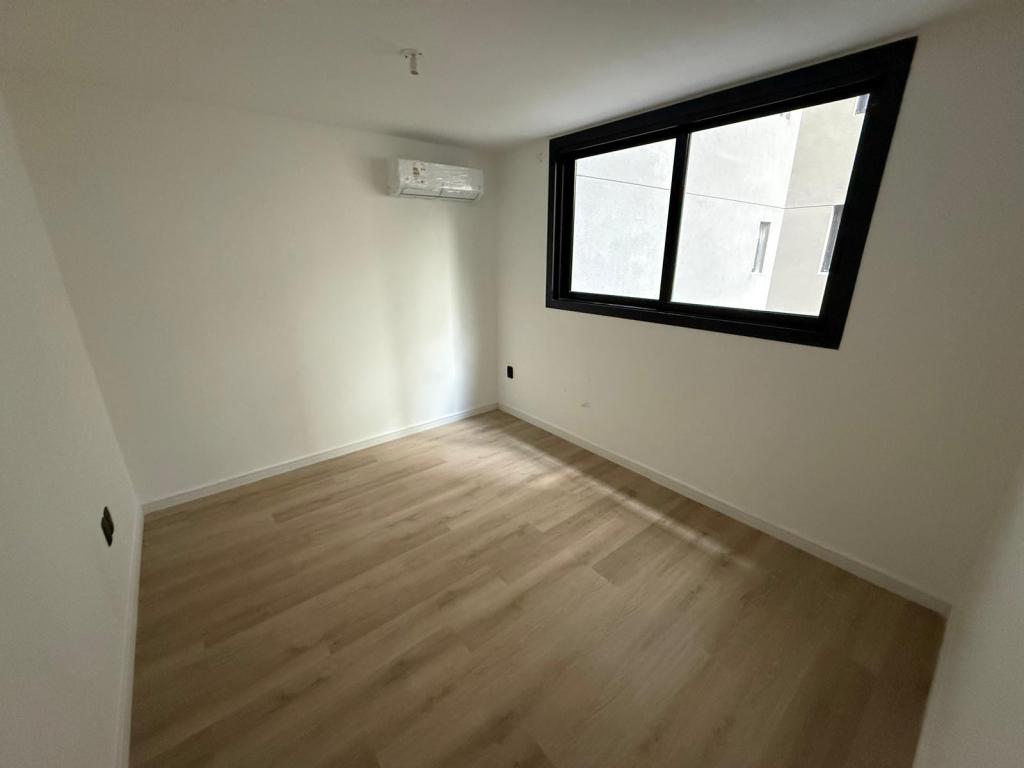 Alquiler apartamento 2 dormitorios con patio y en La Blanqueada.