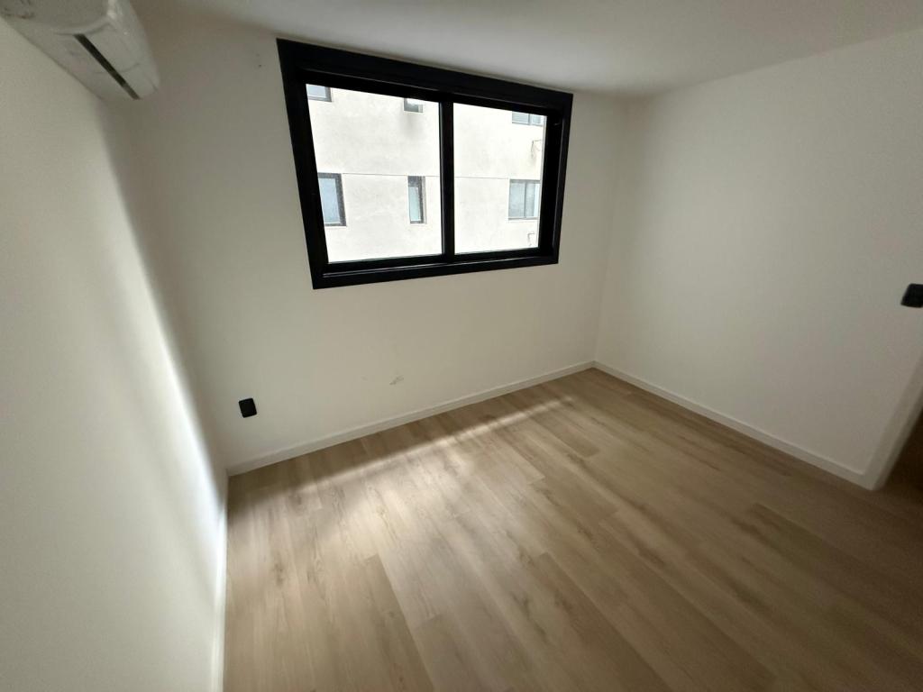 Alquiler apartamento 2 dormitorios con patio y en La Blanqueada.