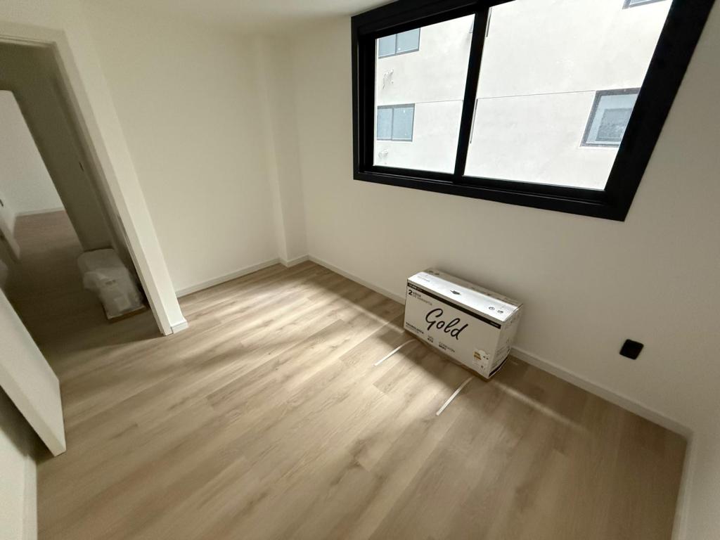 Alquiler apartamento 2 dormitorios con patio y en La Blanqueada.