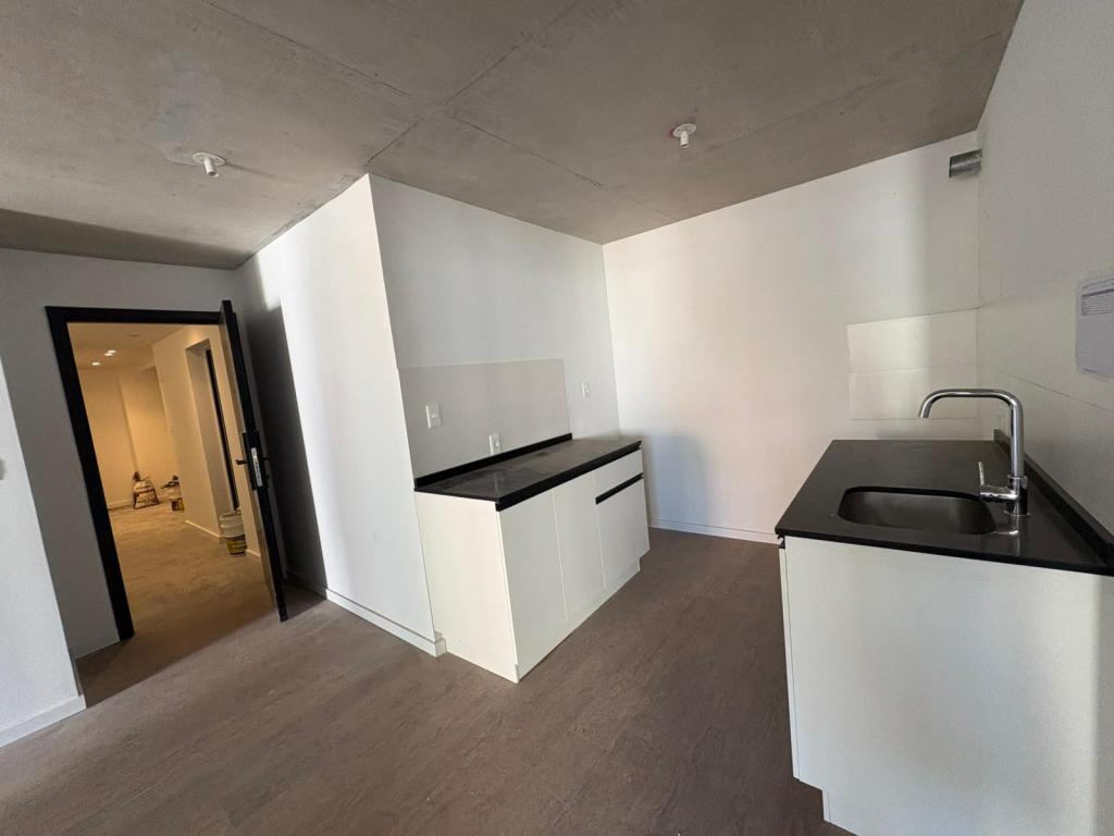 Venta apartamento 1 dormitorio con garage a estrenar en Cordón Sur.