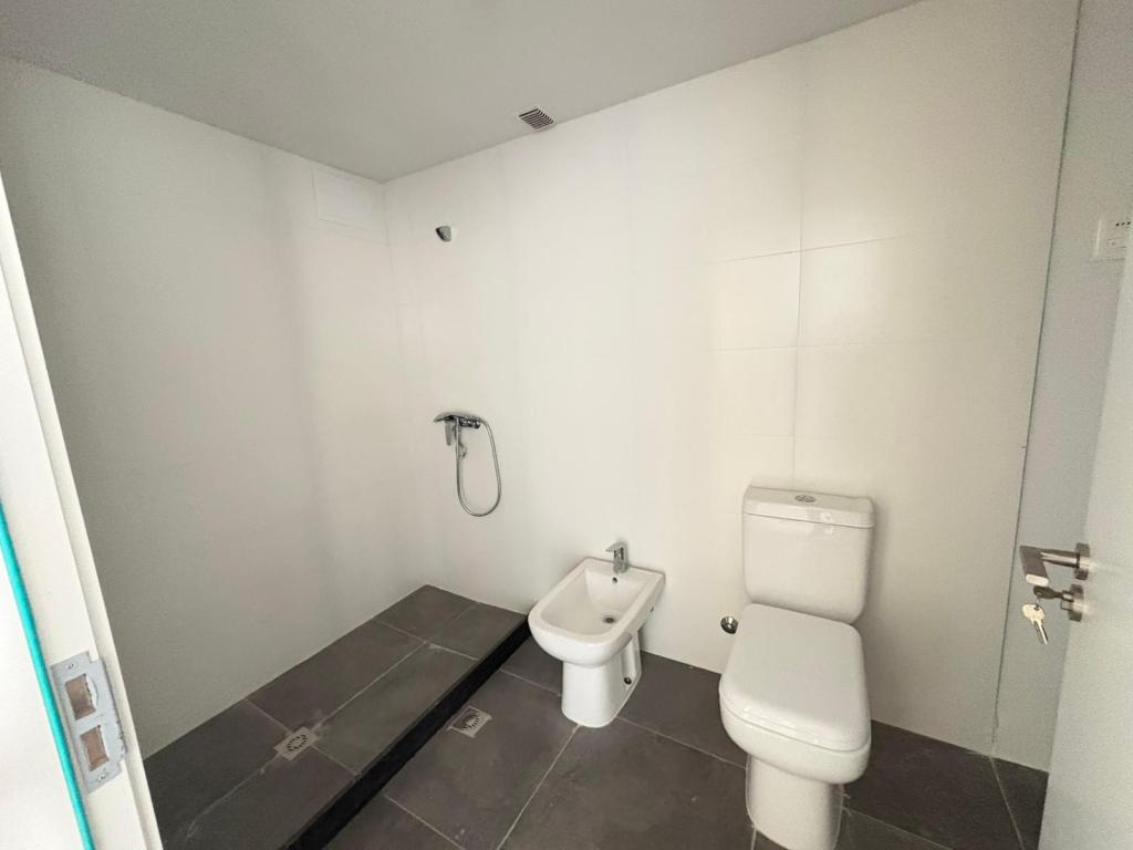 Venta apartamento 1 dormitorio con garage a estrenar en Cordón Sur.