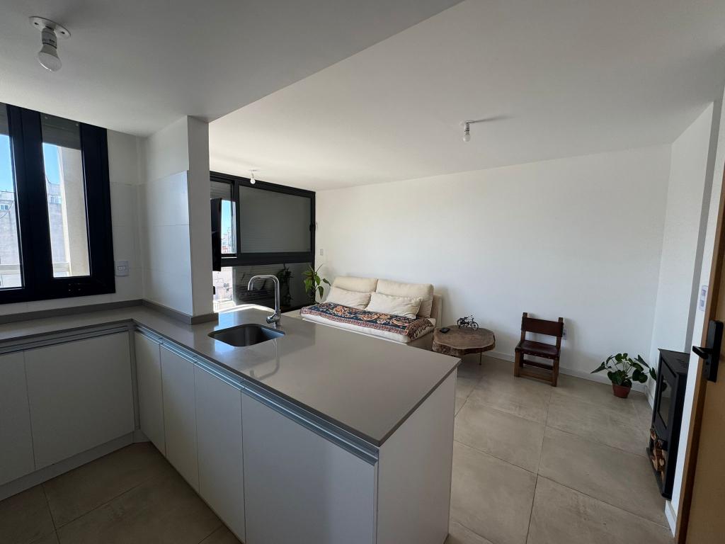 Venta apartamento 3 dormitorios, terraza con parrillero y garaje en Tres Cruces