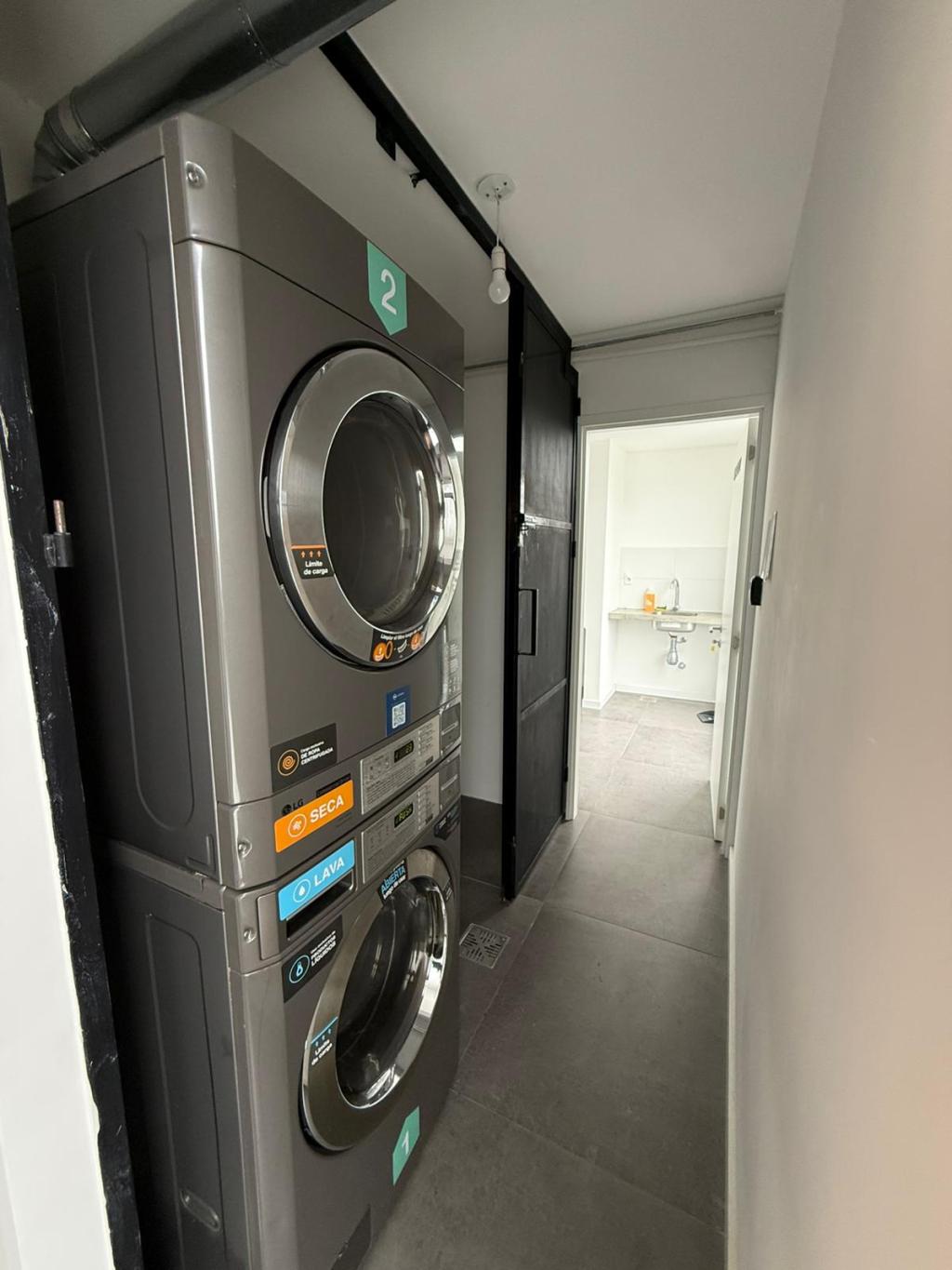 Venta de apartamento de 1 dormitorio con garage en La Blanqueada. A estrenar.