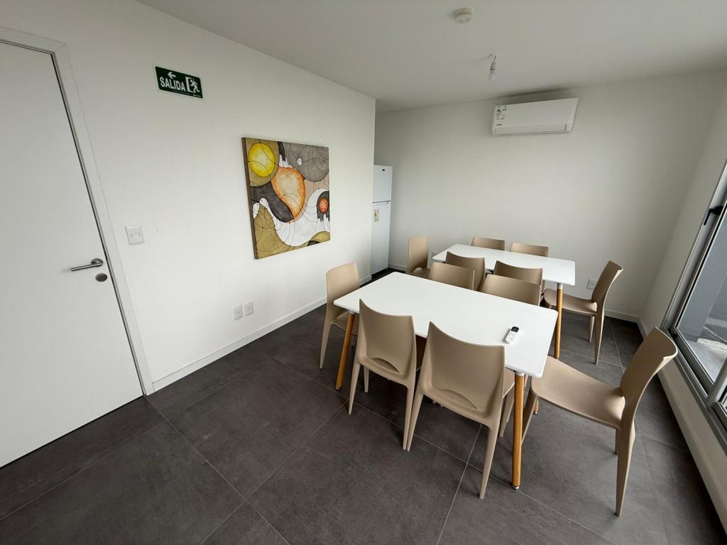 Venta de apartamento de 1 dormitorio con garage en La Blanqueada. A estrenar.