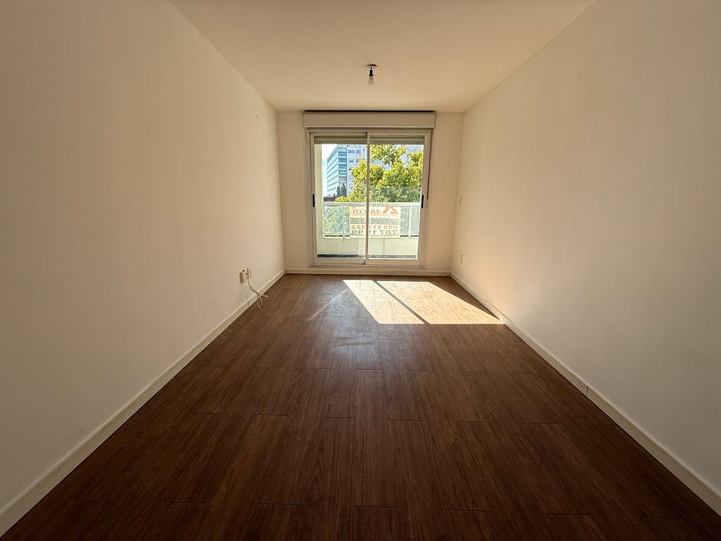 Alquiler apartamento 2 dormitorios con garage en Cordón Sur.