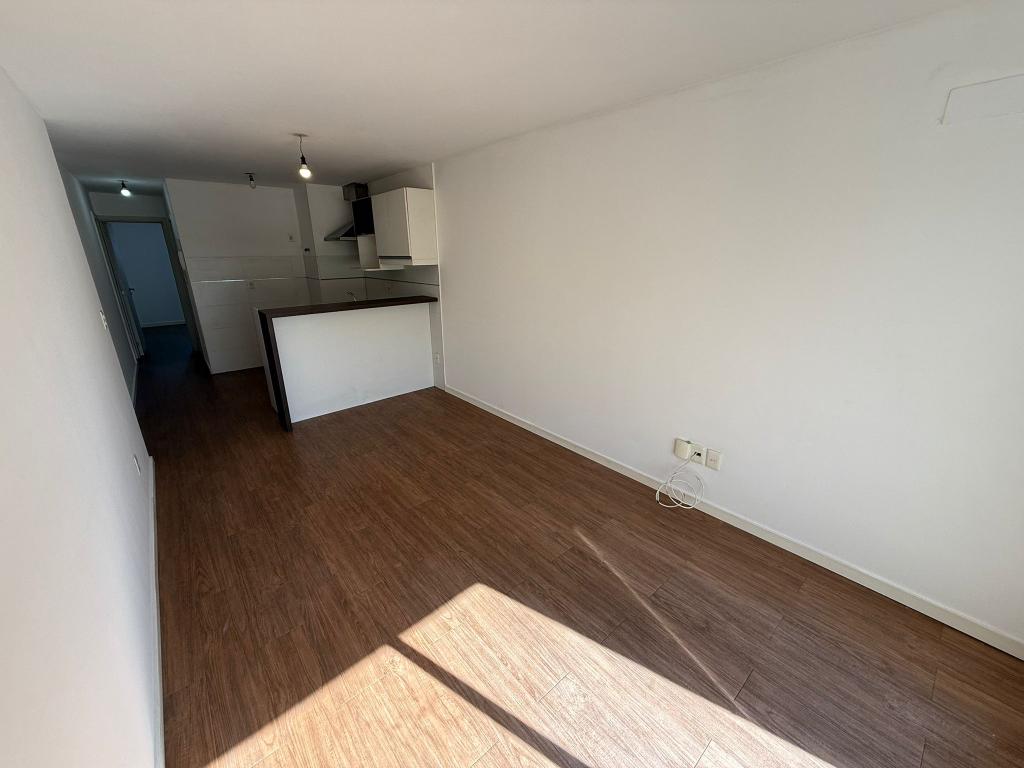 Alquiler apartamento 2 dormitorios con garage en Cordón Sur.