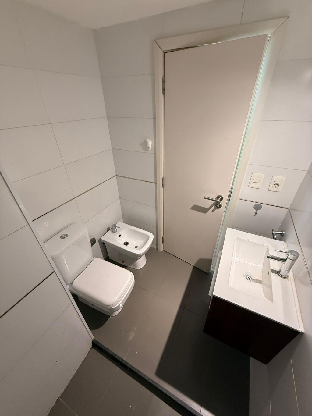 Alquiler apartamento 2 dormitorios con garage en Cordón Sur.