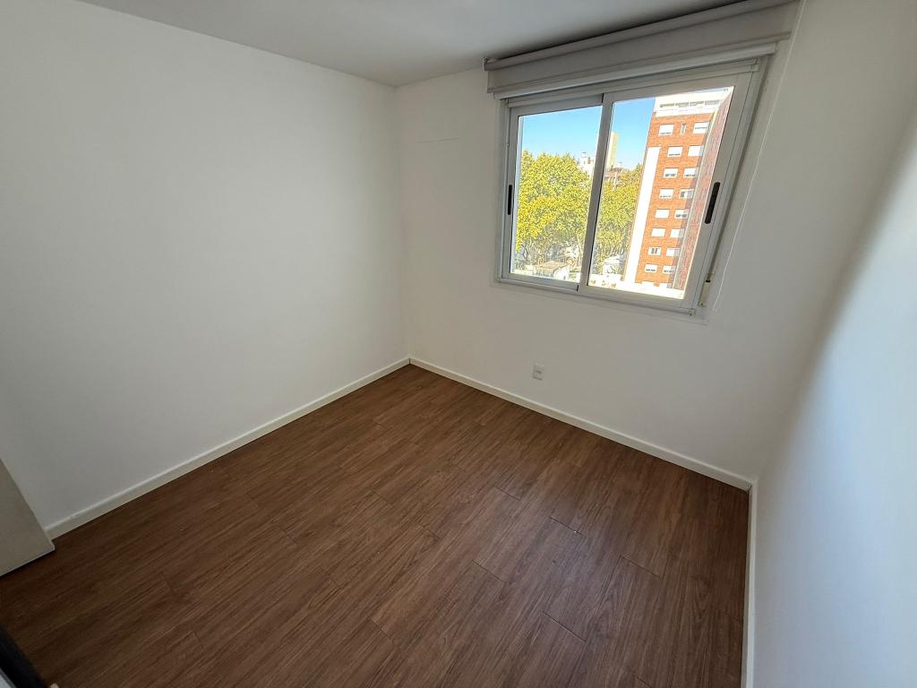 Alquiler apartamento 2 dormitorios con garage en Cordón Sur.