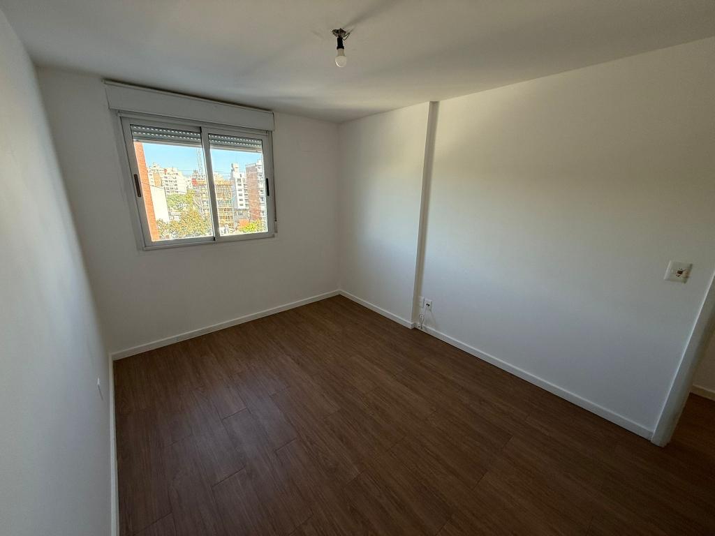 Alquiler apartamento 2 dormitorios con garage en Cordón Sur.