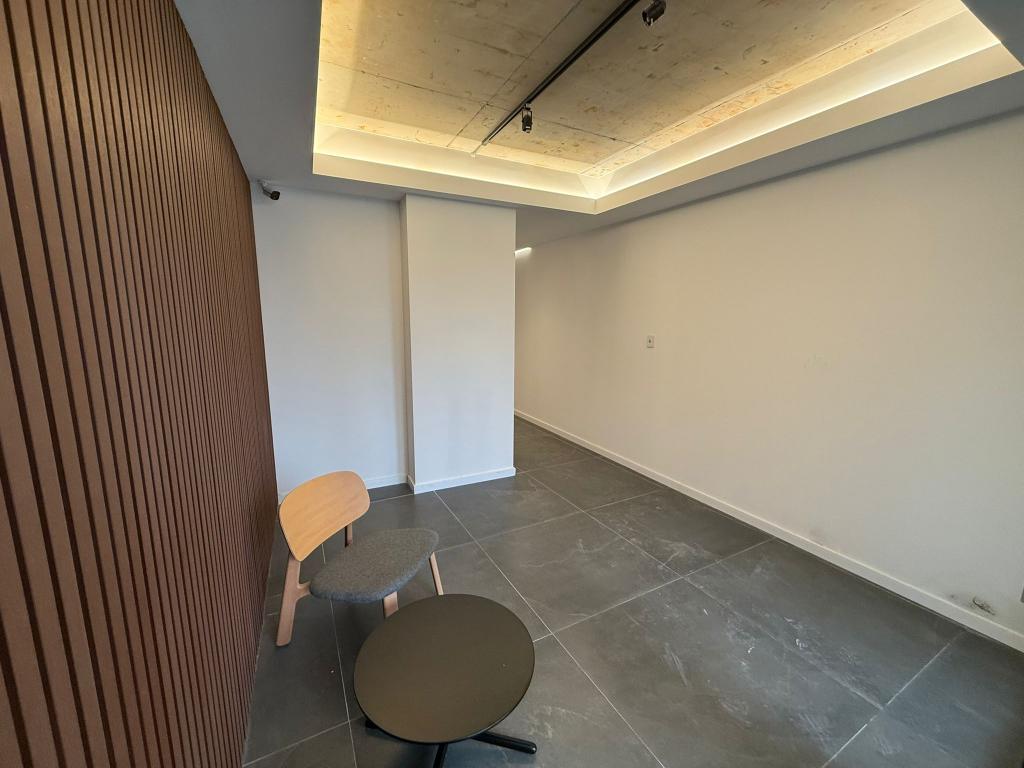 Alquiler apartamento monoambiente con terraza y parrillero porpio. Estrená en Cordón Sur.