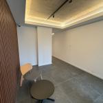 Alquiler apartamento monoambiente con terraza y parrillero porpio. Estrená en Cordón Sur.