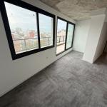 Alquiler apartamento monoambiente con terraza y parrillero porpio. Estrená en Cordón Sur.