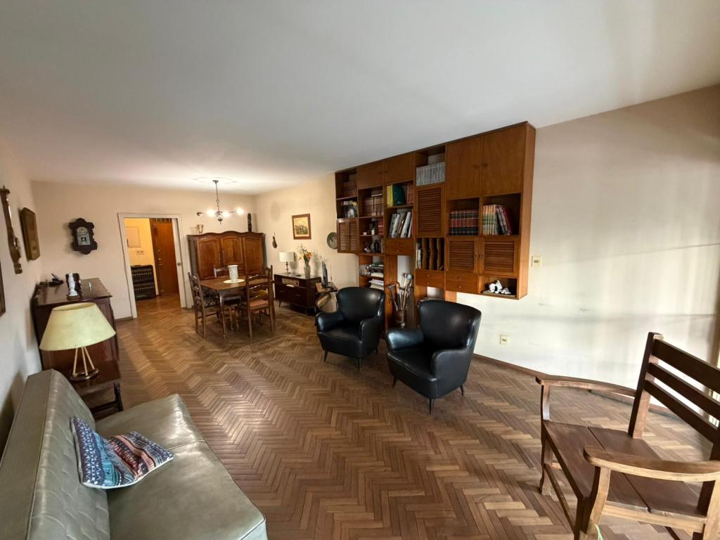 Venta apartamento 3 dormitorios, 3 baños y garaje en Pocitos