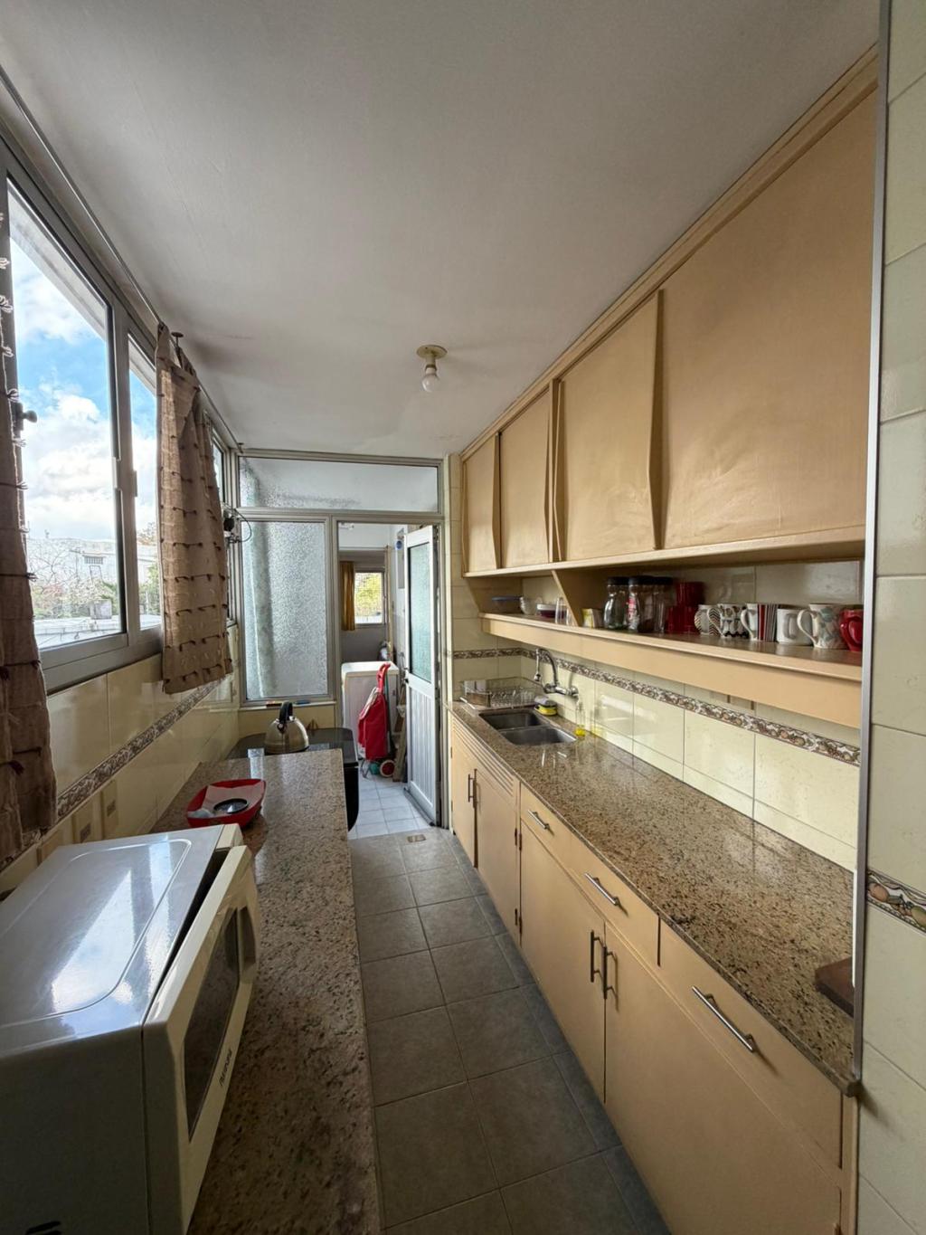 Venta apartamento 3 dormitorios, 3 baños y garaje en Pocitos