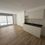 Alquiler de apartamento de 1 dormitorio con patio de 55 m2, a estrenar en Cordón Sur.