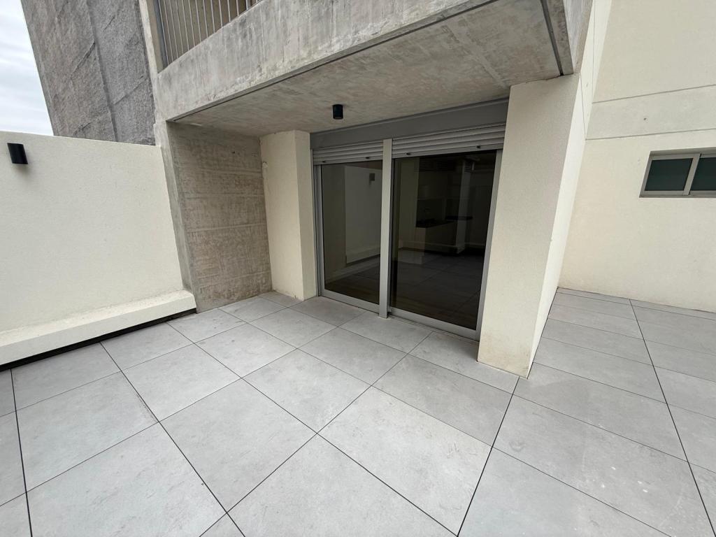 Alquiler de apartamento de 1 dormitorio con patio de 55 m2, a estrenar en Cordón Sur.