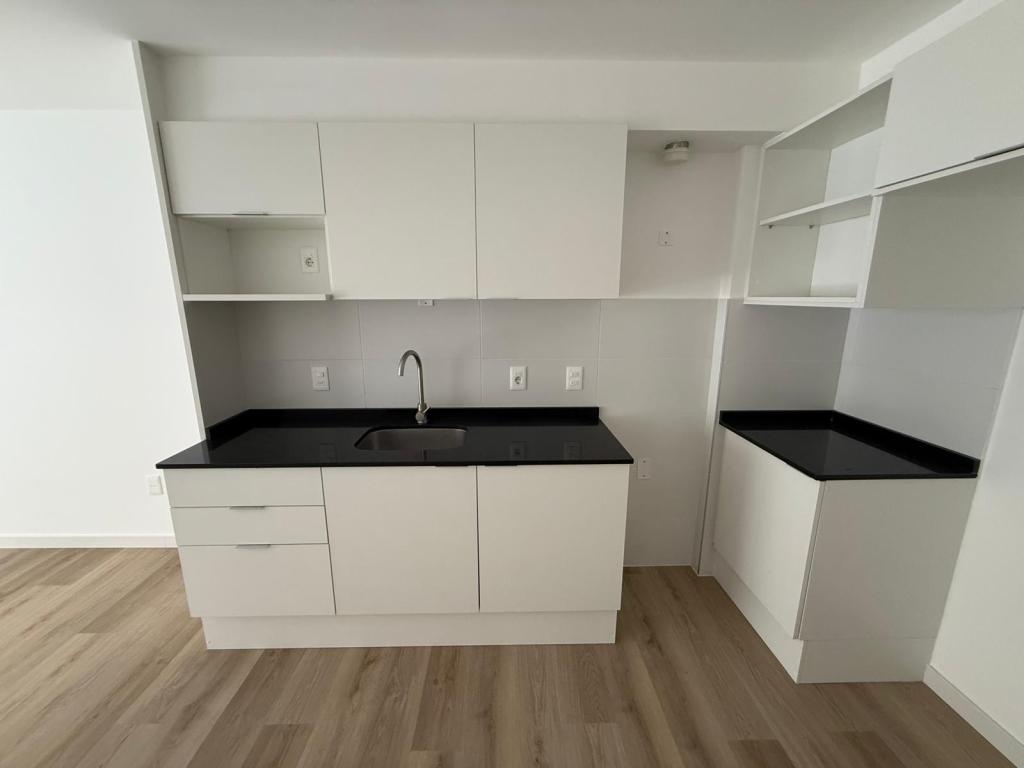 Alquiler de apartamento de 1 dormitorio con patio de 55 m2, a estrenar en Cordón Sur.