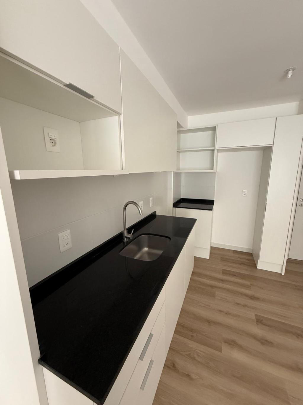 Alquiler de apartamento de 1 dormitorio con patio de 55 m2, a estrenar en Cordón Sur.