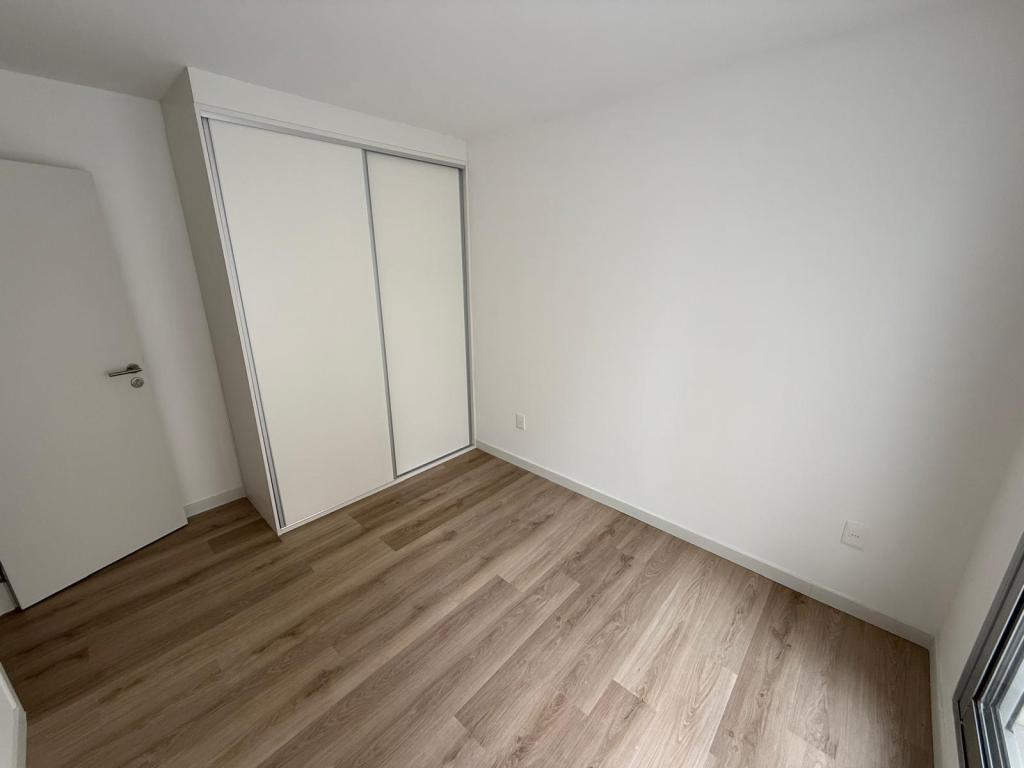 Alquiler de apartamento de 1 dormitorio con patio de 55 m2, a estrenar en Cordón Sur.