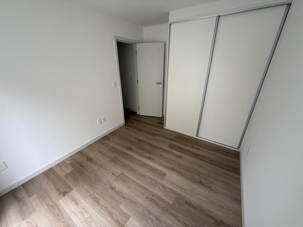 Alquiler de apartamento de 1 dormitorio con patio de 55 m2, a estrenar en Cordón Sur.