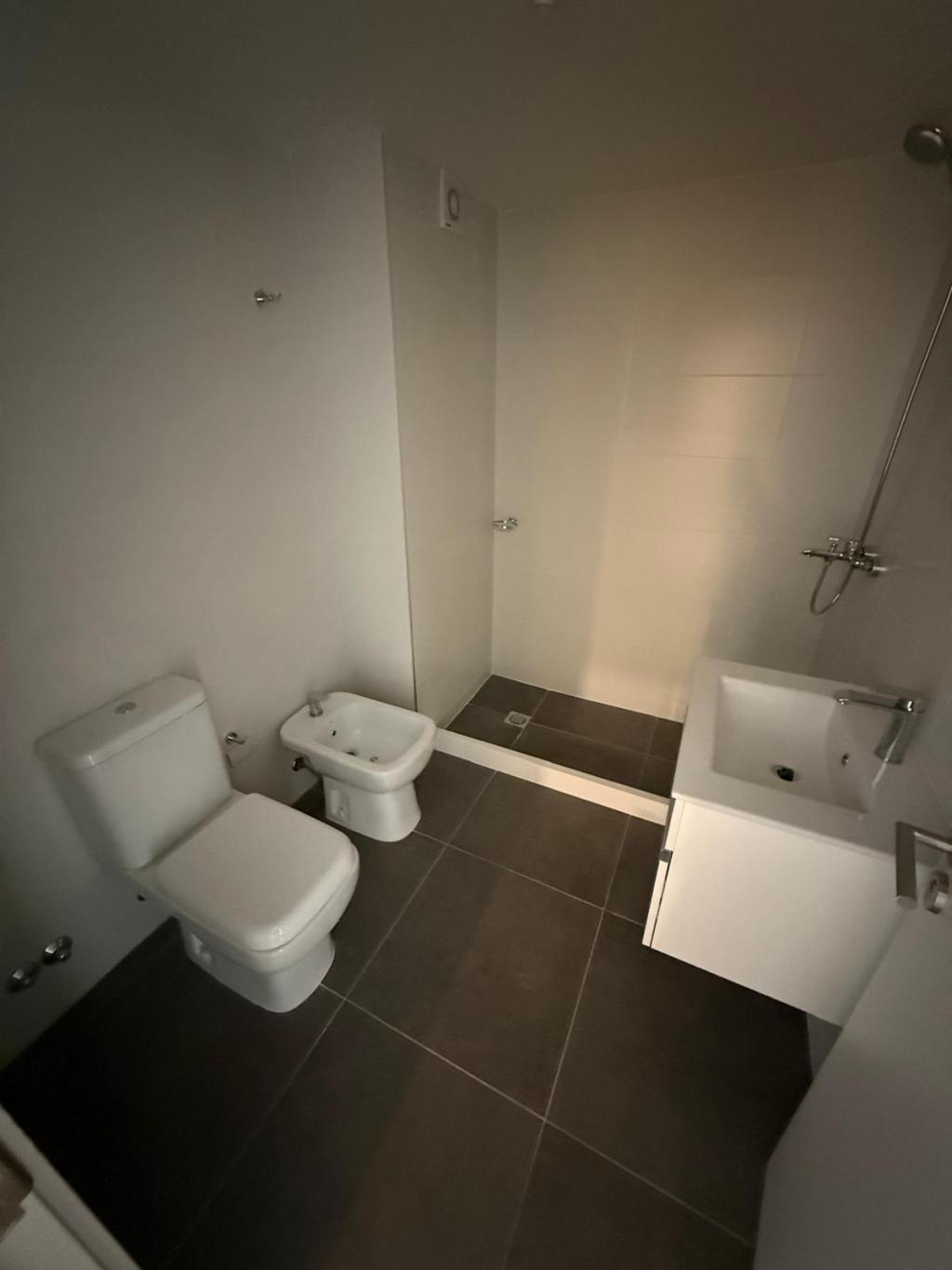 Alquiler de apartamento de 2 dormitorios a estrenar en Cordón Sur.